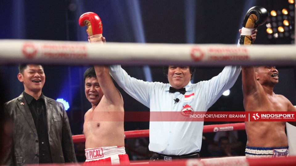 Ellyas Pical vs Feras Taborat di Balai Sarbini, Jumat (05/02/16) Copyright: &copy; Herry Ibrahim/INDOSPORT